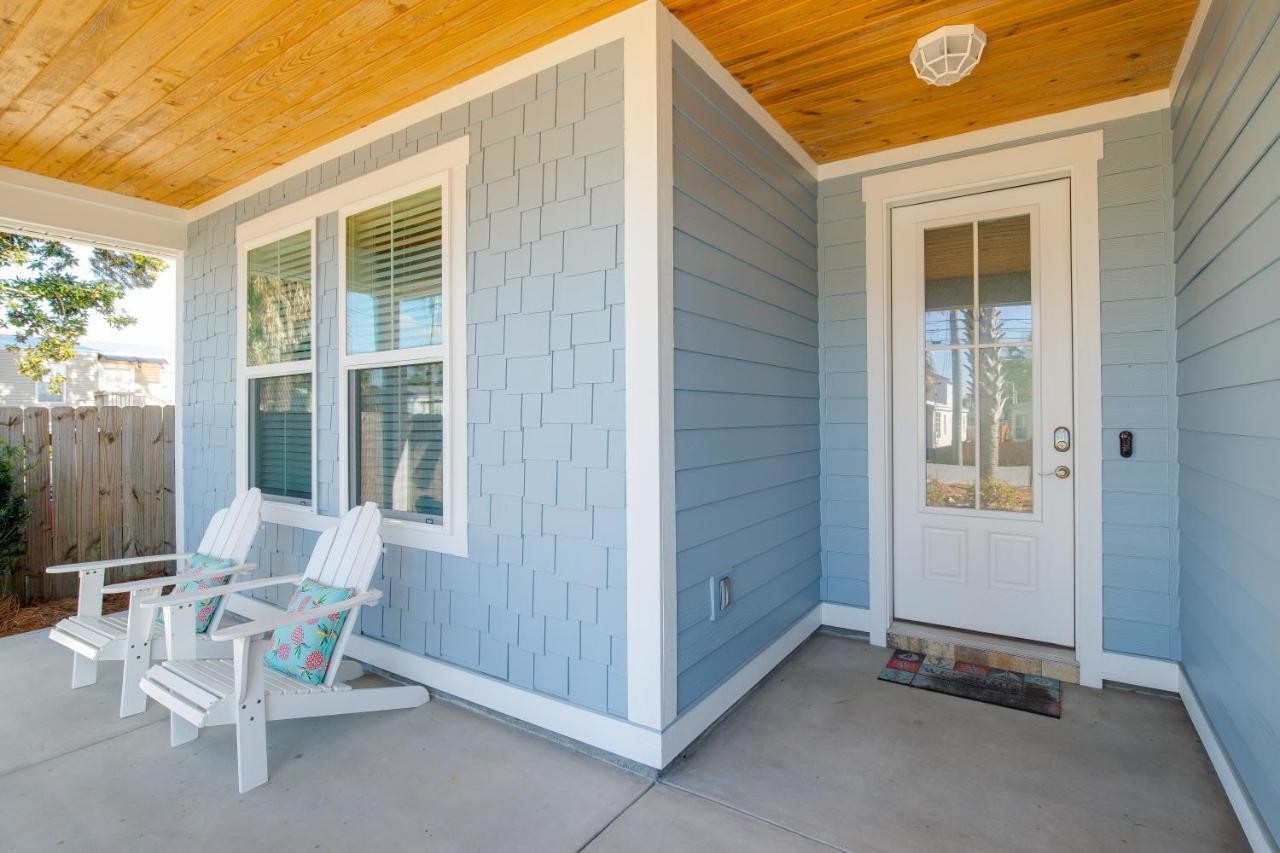 Gorgeous 3bd/25ba New W/ Private Heated Pool Steps From Beach! Holiday home