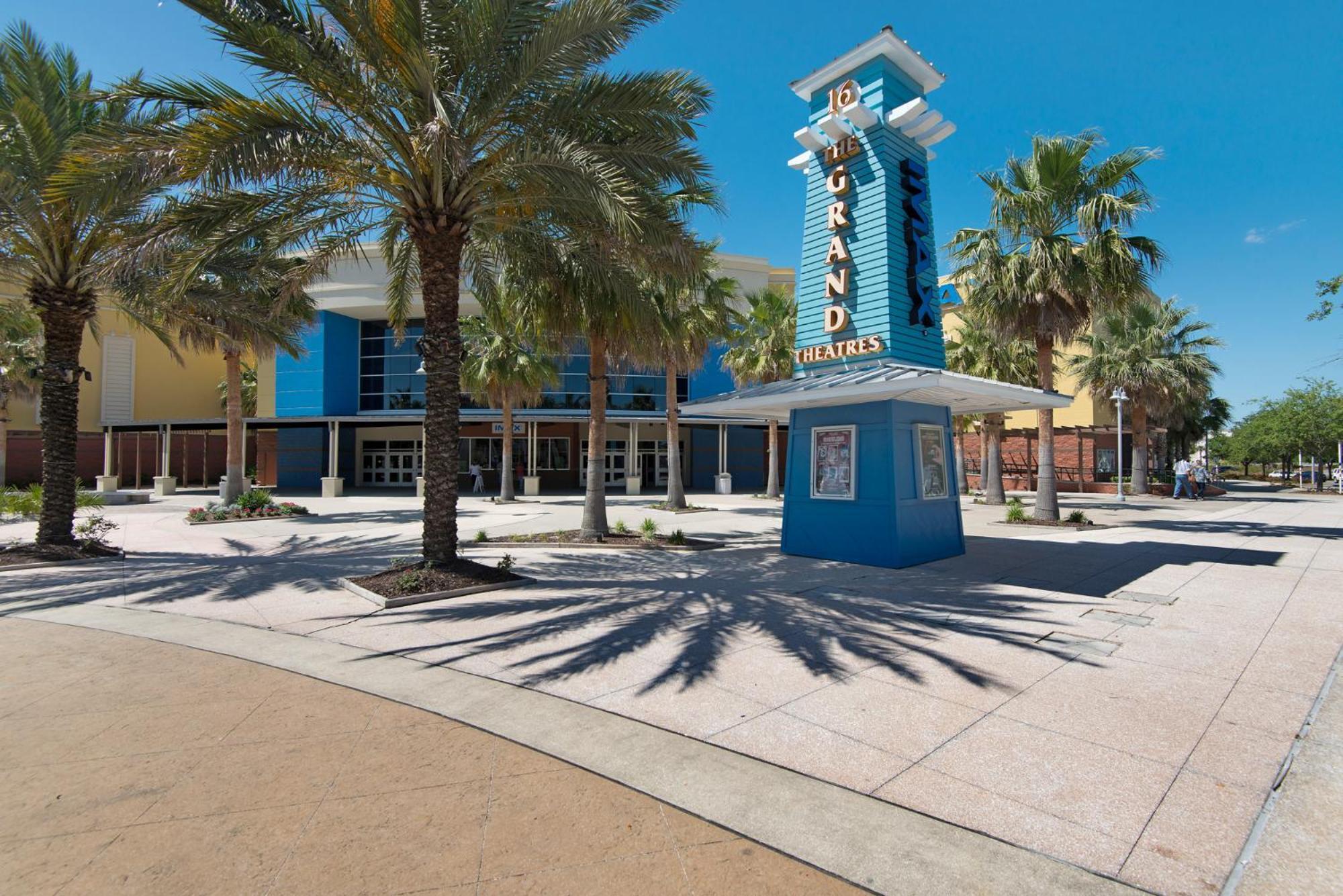 Gorgeous 3bd/25ba New W/ Private Heated Pool Steps From Beach! Holiday home