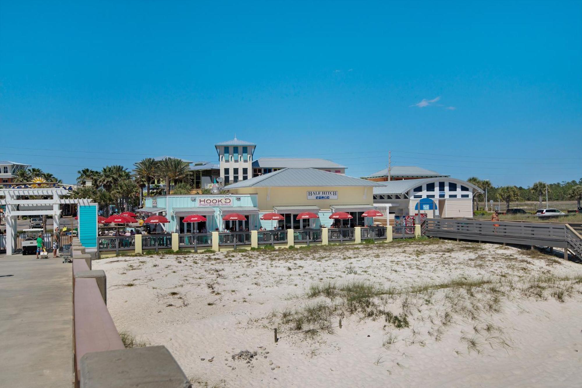Gorgeous 3bd/25ba New W/ Private Heated Pool Steps From Beach! Holiday home *